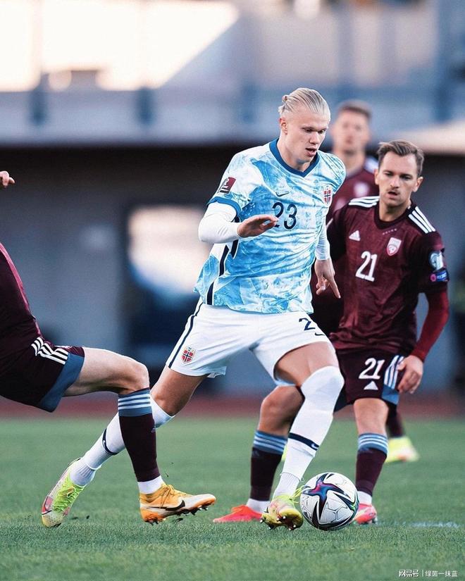 开云-哈兰德回归赛场，战术调整首场状态亮眼，公牛观众沸腾！的简单介绍