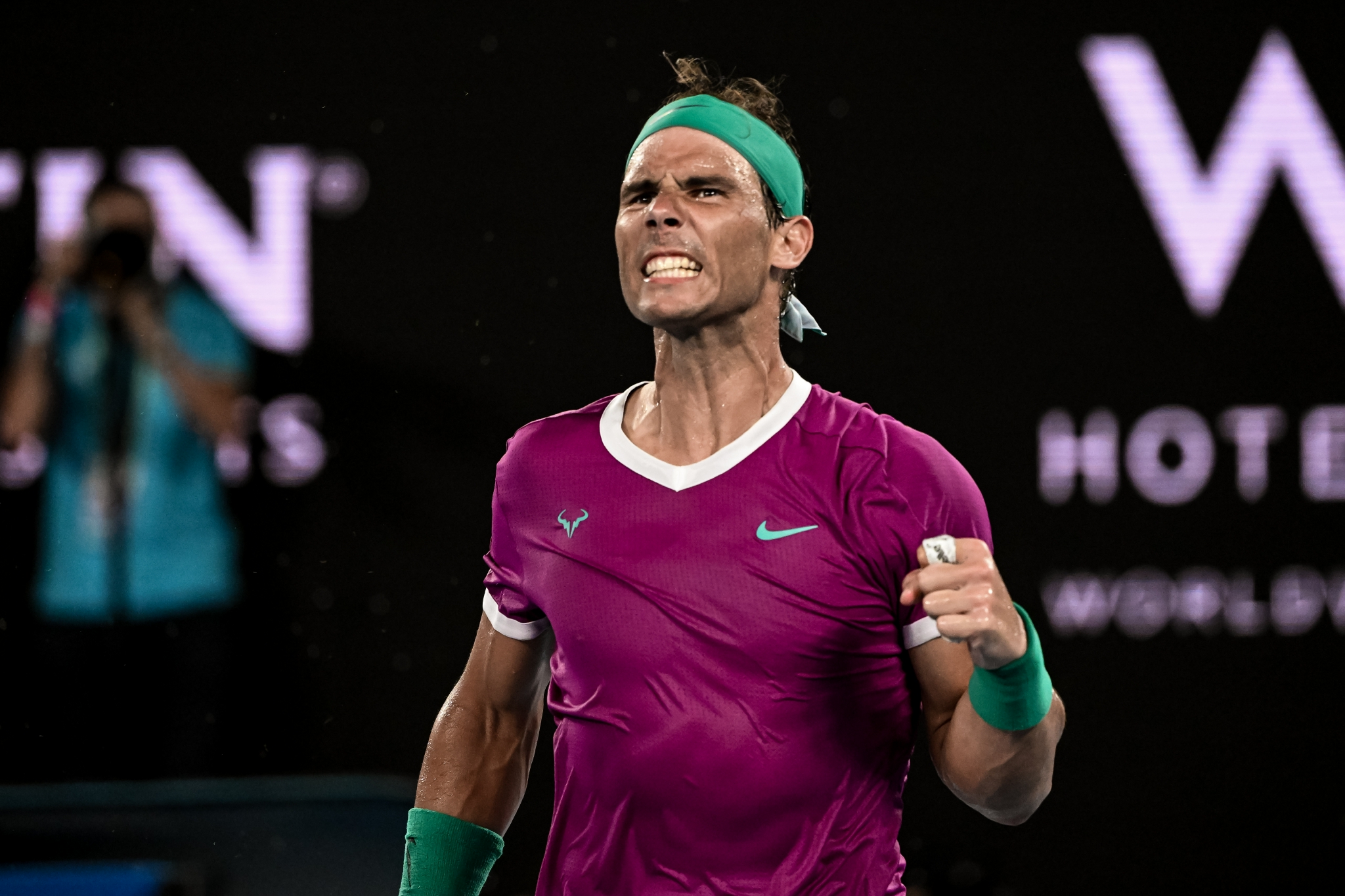 纳达尔在切尔西比赛中逆转,逆转引发热议是什么 纳达尔在切尔西比赛中逆转,逆转引发热议是什么