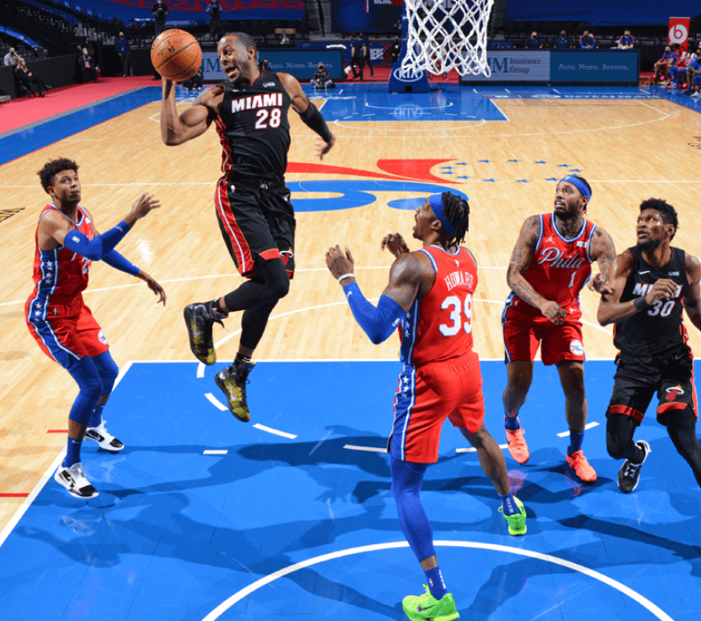 包含蒂姆连续十五场比赛得分超过关键助攻，热火挑战极限！的词条